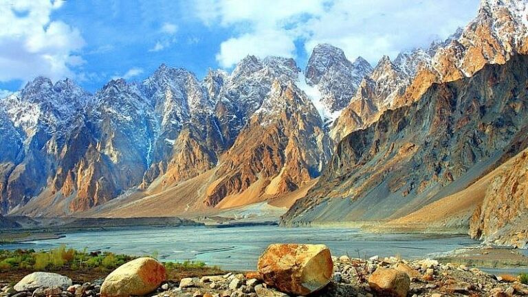 Exploring Pakistan’s Enchanting and intriguing travel destinations for the adventurous explorer